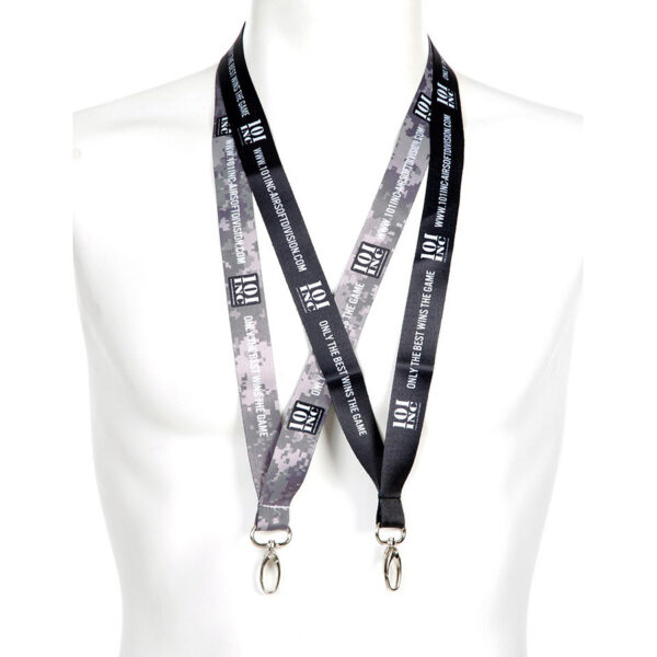 259015 13 01 1 De Lanyard 101 INC is een robuuste neck-strap gemaakt van 100% nylon, ideaal voor het veilig dragen van sleutels, ID-kaarten of andere belangrijke items. Deze duurzame lanyard biedt comfort en functionaliteit, perfect voor zowel dagelijks gebruik als outdoor activiteiten. Een onmisbare accessoire voor iedereen die waarde hecht aan betrouwbaarheid en stijl.