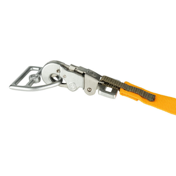 259195 99 03 <p>De stevige oranje parachute sluiting is de ideale oplossing voor het veilig en eenvoudig bevestigen van (parachute)rugzakken en andere outdooruitrusting. Deze sluiting is perfect voor intensief gebruik, waardoor je snel banden en riemen kunt openen of sluiten. Met zijn opvallende kleur en veelzijdigheid is deze sluiting een must-have accessoire voor iedere outdoor liefhebber.</p>