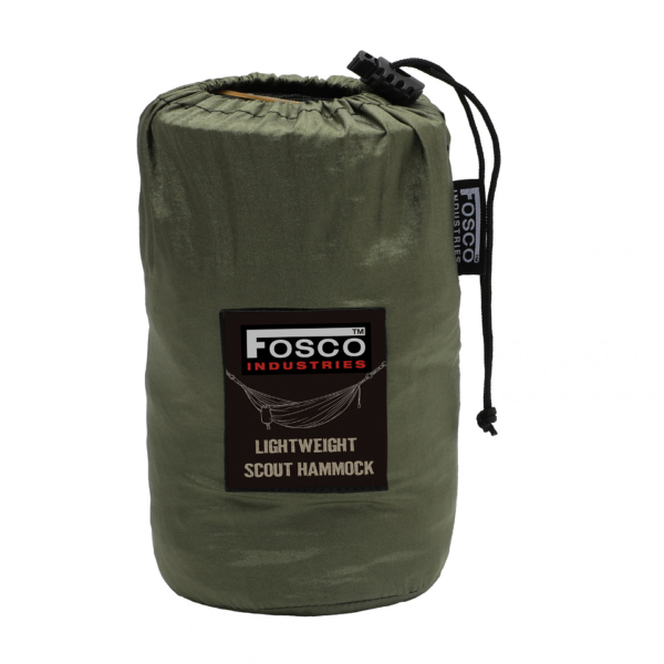 313243 11 313243 11 02201 De Fosco Industries Lichtgewicht Scout Hangmat is de ideale metgezel voor kampeerders en outdoorliefhebbers. Gemaakt van duurzaam 210T parachutenylon, weegt deze 1-persoons hangmat slechts 656 gram en kan tot 227 kg dragen. Met de meegeleverde ophangbanden en stalen karabiners is hij snel op te hangen en dankzij het geïntegreerde opbergzakje gemakkelijk mee te nemen. Perfect voor ontspanning in de natuur!