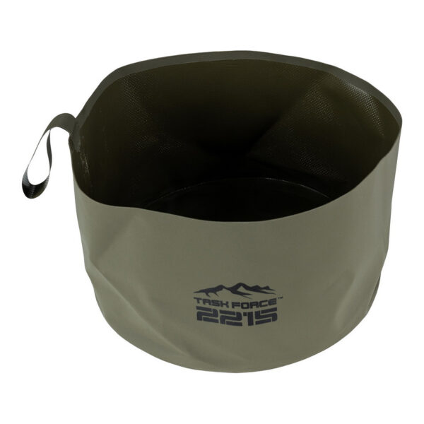 319462 11 03 De Wash Bowl Groot is een veelzijdige en praktische afwasteil, ideaal voor het afwassen, beschermen van breekbare vaat en het reinigen van verschillende voorwerpen. Met een diameter van 26 cm en een hoogte van 16 cm, biedt deze opvouwbare teil niet alleen een hygiënische oplossing in de keuken, maar ook een effectieve manier om aangekoekte borden en pannen te weken. Verkrijgbaar in een stijlvolle groene kleur, is deze wash bowl perfect voor zowel thuisgebruik als voor outdoor activiteiten.