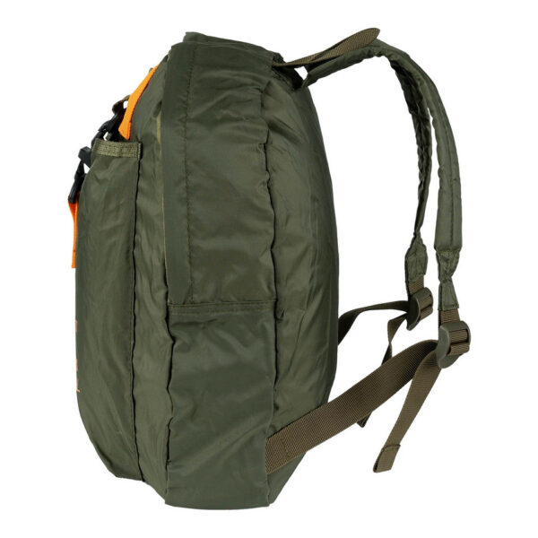 351548 11 03 <p>De Kinder rugzak parachute #10 is de ideale metgezel voor kleine avonturiers. Deze lichtgewicht rugzak, gemaakt van 100% polyester, is eenvoudig schoon te maken en biedt een ruim hoofdvak voor speelgoed, snacks en boeken. Met comfortabele, verstelbare schouderbanden is hij perfect voor dagelijks gebruik. Het kleurrijke ontwerp met een echte parachutesluiting maakt deze rugzak niet alleen praktisch, maar ook leuk voor kinderen. Afmetingen: 37 x 27 x 8 cm.</p>