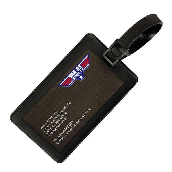 359250 13 02 Maak uw bagage eenvoudig herkenbaar met het praktische Bagagelabel van 101 INC. Dit duurzame kunststof label heeft een handig riempje en biedt voldoende ruimte om uw naam, adres en contactgegevens op te schrijven. Met afmetingen van 10,5 x 6,5 cm is het label compact en functioneel. Verkrijgbaar in de kleur zwart, voorkomt het dat uw bagage verloren raakt tijdens uw reizen.