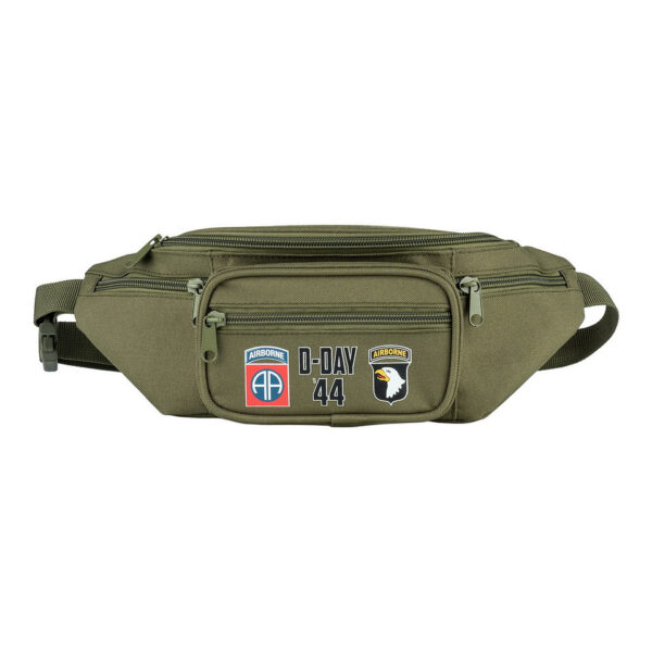 359395 11 01 1 De Heuptas D-Day 1944 Airborne is een functionele en stijlvolle tas, perfect voor festivals of tijdens het reizen. Gemaakt van 100% polyester, biedt deze heuptas met verstelbare band en gespsluiting vijf handige vakken met ritssluiting voor het veilig opbergen van waardevolle spullen zoals geld en passen. Een must-have accessoire voor de avontuurlijke reiziger.