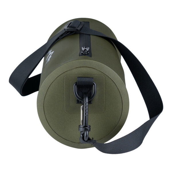 359572 11 03 De TF-2215 Cilinder Handtas is een ideale metgezel voor dagelijks gebruik en outdooractiviteiten. Gemaakt van hoogwaardig 600D double TPU-materiaal, is deze tas waterafstotend en slijtvast. Met zijn compacte, cilindervormige ontwerp biedt hij verrassend veel opbergruimte. De verstelbare en afneembare schouderband maakt het mogelijk om de tas op verschillende manieren te dragen, zodat je altijd stijlvol en praktisch onderweg bent.