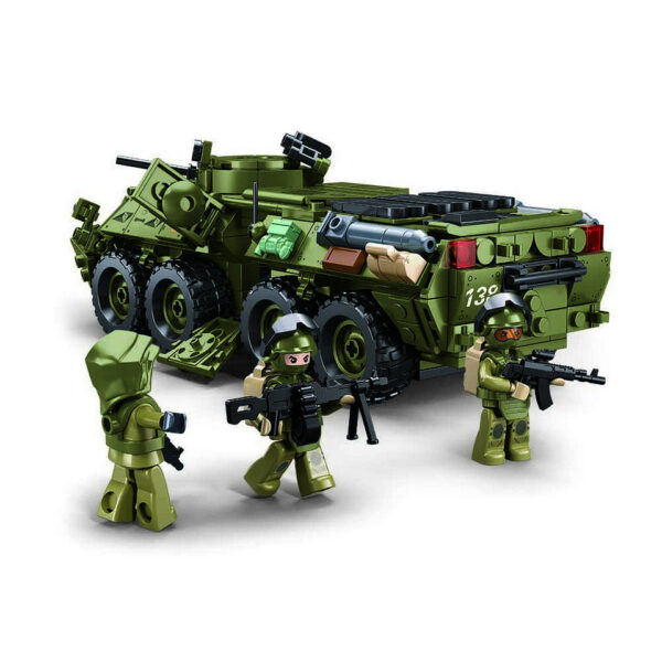 413355 99 02 <p>De Sluban Tank BTR-80AS IFV MB38-B1251 #16081 is een uitdagende bouwset met 619 hoogwaardige blokjes en 4 minifiguren, ideaal voor kinderen vanaf 8 jaar. Deze set biedt eindeloze bouwmogelijkheden en is volledig compatibel met andere grote bouwsteenmerken. Met afmetingen van 47,4 x 33 x 6,7 cm is het een perfect cadeau voor jonge bouwliefhebbers en militaire enthousiastelingen.</p>