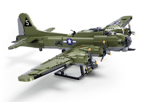 413370 99 640a0d85 dfff 4bf7 aab6 6dff9801019d <p>De Sluban B17-GS Flying Fortress M38-B1367 #17001 is een indrukwekkende bouwset waarmee je de iconische B17-GS bommenwerper op schaal 1:44 kunt bouwen. Met maar liefst 1270 bouwstenen is dit een uitdagend project voor militaire modelbouwliefhebbers. Deze set is compatibel met andere grote bouwsteenmerken, wat het mogelijk maakt om je creaties uit te breiden. Geschikt voor kinderen vanaf 8 jaar, is dit een perfecte aanvulling voor je verzameling.</p>