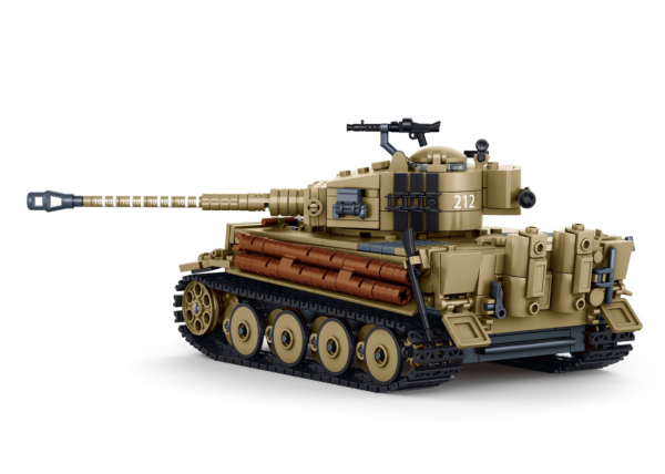 413371 99 02 <p>Bouw de indrukwekkende Sluban Tiger Tank op schaal 1:35 met de M38-B1533 set. Met maar liefst 943 bouwstenen is dit model perfect voor liefhebbers van militaire voertuigen. De tank is compatibel met andere grote bouwsteenmerken, waardoor je eindeloze combinatiemogelijkheden hebt voor je verzameling. Geschikt voor bouwers vanaf 8 jaar, biedt deze set niet alleen een uitdagend project, maar ook een prachtig display-item voor elke modelbouwliefhebber.</p>