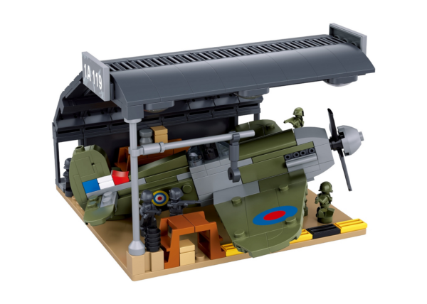 413383 99 03 <p>Bouw je eigen militaire hangar met de Sluban Hangar 1/72 M38-B1623 #16079. Deze set bevat 142 bouwstenen en is perfect voor liefhebbers van militaire voertuigen en modellen. Met een schaal van 1:72 creëer je een compacte en gedetailleerde militaire scène, compleet met werkruimte en accessoires. De bouwstenen zijn compatibel met andere grote merken, wat de mogelijkheden voor uitbreiding vergroot. Geschikt voor kinderen vanaf 6 jaar, biedt deze set urenlang bouwplezier.</p>