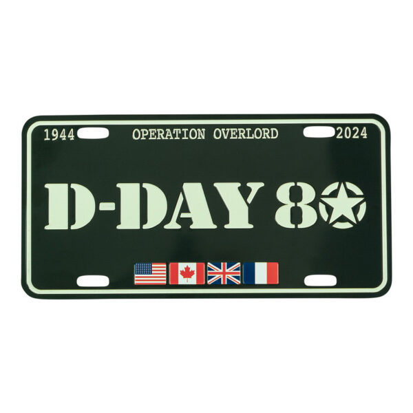 415140 9009 99 01 Ontdek de unieke Nummerplaat D-Day 80, een eerbetoon aan het 80-jarig jubileum van de legendarische Decision Day. Deze nummerplaat is rijkelijk versierd met teksten en emblemen die de historische betekenis van deze dag benadrukken. Een must-have voor verzamelaars en liefhebbers van militaire geschiedenis.
