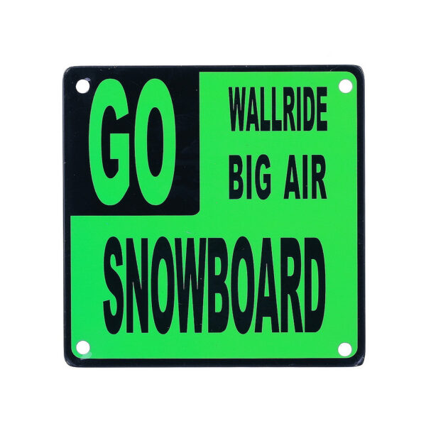 415205 99 01 Maak je koelkast uniek met het metalen plaatje met magneet Snowboard #24. Dit stijlvolle magneetje heeft een afmeting van 11,5 x 11,5 cm en voegt een speelse touch toe aan je interieur. Perfect voor snowboardliefhebbers en een leuk cadeau voor vrienden en familie. Voeg een beetje karakter toe aan je keuken met deze opvallende koelkastmagneet.