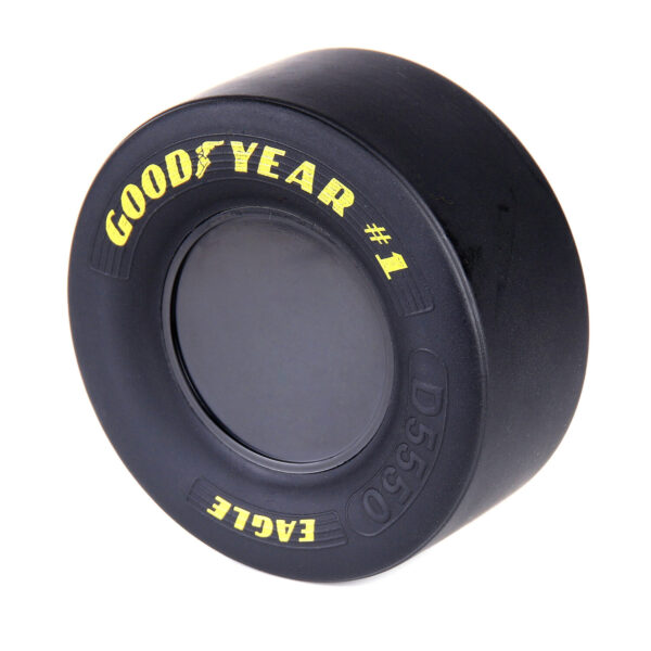 419182 13 01 Breng een unieke flair aan je bureau met de Penhouder Good Year banden set, bestaande uit twee stijlvolle penhouders in de vorm van een autoband. Deze zwarte penhouders zijn niet alleen praktisch, maar ook een leuk gespreksonderwerp voor autoliefhebbers en professionals. Met een universele maat passen ze perfect bij elke pen, waardoor je je schrijfgerei georganiseerd houdt. Voeg een sportieve touch toe aan je werkruimte met deze unieke accessoires.