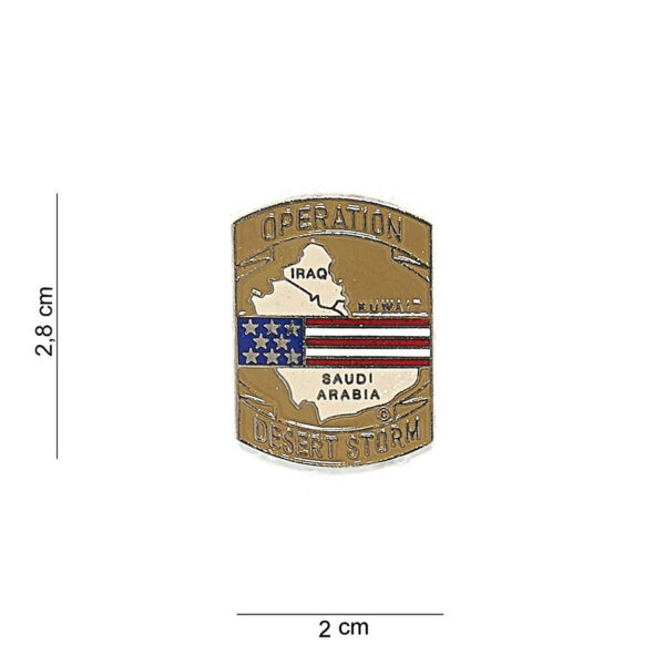 441002 1156 75 01 Voeg een stuk geschiedenis toe aan je verzamelingen met het metalen Embleem Desert Storm Pin #7077. Dit hoogwaardige embleem is perfect voor militaire liefhebbers en outdoor avonturiers. Met zijn gedetailleerde ontwerp en diverse kleurmogelijkheden, is het een uitstekende keuze voor het personaliseren van je uitrusting of het tonen van je trots op de Desert Storm. Dit embleem is niet alleen een blikvanger, maar ook een eerbetoon aan de moed en vastberadenheid van degenen die hebben gediend.