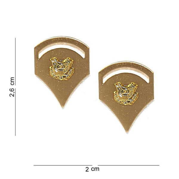 441004 1386 75 01 Dit hoogwaardige metalen embleem met de USAF hat insignia #6027 is een must-have voor elke luchtmachtliefhebber. Het embleem, voorzien van een gedetailleerde afbeelding en tekst, voegt een stoere uitstraling toe aan je outfit of verzameling. Beschikbaar in diverse kleuren, is dit embleem perfect voor op een pet of jas. Geef je look een militaire flair met dit unieke accessoire dat de trots van de Amerikaanse luchtmacht uitstraalt.