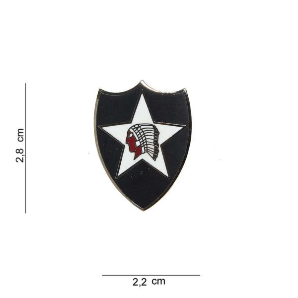 441038 1186 75 01 Dit hoogwaardige metalen embleem van de 2nd Infantry Division van de Verenigde Staten is een must-have voor elke militaire verzamelaar of outdoor liefhebber. Met zijn gedetailleerde ontwerp en authentieke uitstraling, is het embleem perfect voor op jassen, rugzakken of als decoratie. Verkrijgbaar in diverse kleuren, biedt dit embleem niet alleen een stijlvolle toevoeging aan uw uitrusting, maar ook een eerbetoon aan de moed en toewijding van de soldaten. Een perfect item voor fans van militaire geschiedenis en outdoor activiteiten.