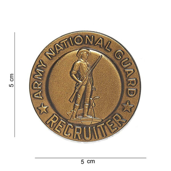 441054 1132 75 01 Ontdek het Embleem metaal army national guard recruiting #7008, een prachtig metalen embleem dat de trots en toewijding van de nationale garde weerspiegelt. Dit hoogwaardige embleem is voorzien van een opvallende tekst en afbeelding, perfect voor verzamelaars of als decoratie voor kleding en accessoires. Verkrijgbaar in diverse kleuren, dit embleem is een must-have voor elke militaire of outdoor liefhebber. Voeg een stukje geschiedenis en eer toe aan je collectie met dit unieke item.