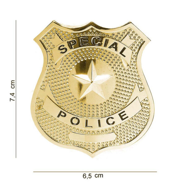 441058 6140 17 441058 1310 17 01 Het Embleem metaal special police in goud (#7028) is een hoogwaardige en opvallende toevoeging aan uw collectie. Dit stijlvolle embleem, vervaardigd uit stevig metaal, bevat een gedetailleerde afbeelding en tekst die de professionaliteit van speciale politie eenheden weerspiegelt. Met zijn elegante gouden afwerking is dit embleem perfect voor uniformen, accessoires of als decoratief item. Een must-have voor elke verzamelaar of liefhebber van militaire en politie uitrusting.