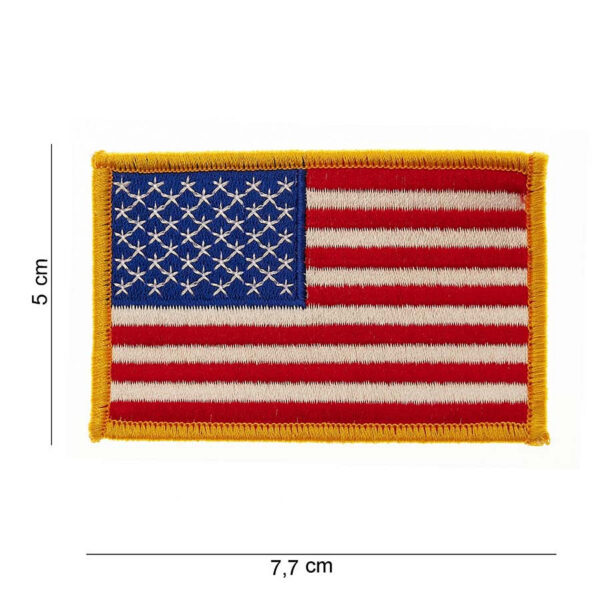 442302 613 75 01 <p>Voeg een vleugje patriotisme toe aan uw uitrusting met het kleine Embleem stof vlag USA met gouden rand #1017. Dit hoogwaardige embleem is vervaardigd uit duurzaam stof en toont trots de Amerikaanse vlag. Met zijn opvallende gouden rand is het perfect voor op kleding, rugzakken of andere accessoires. Verkrijgbaar in diverse kleuren, dit embleem is een must-have voor elke liefhebber van militaire en outdoor uitrusting.</p>