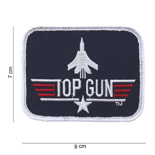 442304 1067 75 01 <p>Voeg een vleugje nostalgie toe aan je outfit met het Embleem stof Top Gun logo #5025. Dit hoogwaardige embleem, vervaardigd van stevig stof, toont het iconische Top Gun logo en is perfect voor het personaliseren van jassen, tassen of andere kledingstukken. Verkrijgbaar in diverse kleuren, biedt dit embleem een unieke manier om jouw stijl te accentueren. Laat je inspireren door de luchtvaartgeschiedenis en maak een statement met dit stijlvolle accessoire.</p>