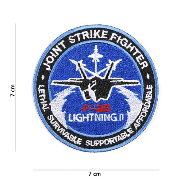 442304 3238 75 442304 3238 75 01 <p>Het Embleem stof Joint Strike Fighter klein #5023 is een hoogwaardige, stofgebaseerde badge die perfect is voor het verfraaien van kleding en uitrusting. Dit embleem, met een gedetailleerde afbeelding en tekst, weerspiegelt de kracht en technologie van de Joint Strike Fighter. Verkrijgbaar in diverse kleuren, is het een ideale keuze voor verzamelaars, militaire enthousiastelingen en iedereen die zijn outfit een unieke uitstraling wil geven. Voeg dit karakteristieke embleem toe aan jouw collectie en laat zien dat je waarde hecht aan kwaliteit en stijl.</p>