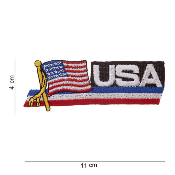 442304 912 75 01 <p>Het Embleem stof USA wapperende vlag #1041 is een prachtig en veelzijdig accessoire voor iedere militaire of outdoor liefhebber. Dit hoogwaardige embleem, vervaardigd van stevig stof, toont de iconische wapperende vlag van de Verenigde Staten en voegt een unieke touch toe aan uw uitrusting of kleding. Verkrijgbaar in diverse kleuren, is dit embleem perfect voor het personaliseren van jassen, rugzakken of andere uitrusting. Laat uw trots zien met dit stijlvolle en duurzame embleem!</p>