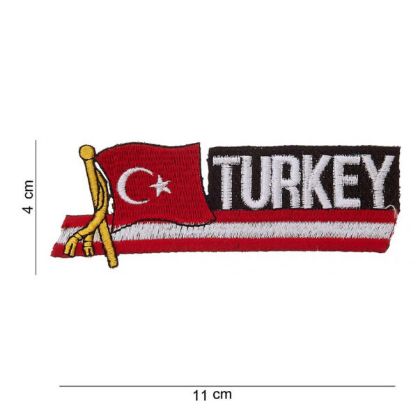 442304 915 75 01 <p>Het Embleem stof wapperende vlag Turkey #1034 is een stijlvol en opvallend accessoire dat perfect is voor liefhebbers van militaire en outdoor uitrusting. Dit hoogwaardige embleem, vervaardigd uit duurzaam stof, toont een prachtige afbeelding en tekst die de trots op Turkije weerspiegelt. Verkrijgbaar in diverse kleuren, is dit embleem eenvoudig te bevestigen op kleding of uitrusting, waardoor het een ideale keuze is voor zowel recreatief gebruik als voor evenementen. Voeg een uniek accent toe aan jouw gear met dit indrukwekkende embleem.</p>
