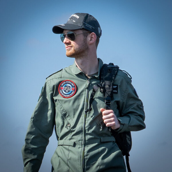 442306 1068 75 04 <p>Breng een stukje geschiedenis in huis met het Embleem stof Top Gun fighter weapons school #5024. Dit hoogwaardige embleem is vervaardigd van duurzaam materiaal en toont trots de iconische tekst en afbeelding van de beroemde Top Gun fighter weapons school. Verkrijgbaar in diverse kleuren, is dit embleem een perfecte aanvulling voor op jouw kleding of tas. Voeg een vleugje stijl en avontuur toe aan je outfit met dit unieke item.</p>