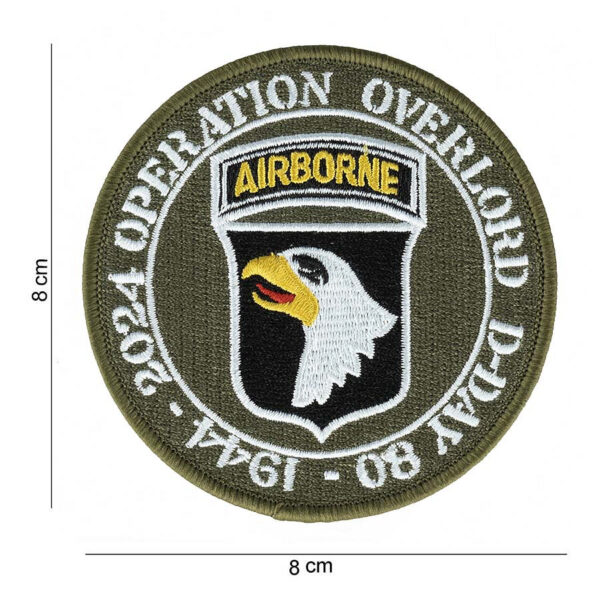 442306 8079 99 01 <p>Dit hoogwaardige D-Day embleem van de 101st Airborne Division, ook wel de 'Screaming Eagles' genoemd, herdenkt 80 jaar van militaire geschiedenis. Gemaakt van duurzame stof, is dit embleem perfect voor het personaliseren van kleding of uitrusting, en het herinnert aan de moedige bijdragen van deze elite eenheid tijdens cruciale momenten in de Tweede Wereldoorlog. Een must-have voor iedere militaire en geschiedenis liefhebber.</p>