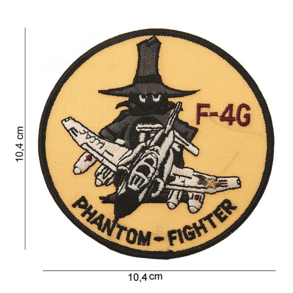 442306 788 75 01 <p>Maak je outfit compleet met het unieke Embleem stof F-4G Phantom Fighter #4075. Dit hoogwaardige embleem is vervaardigd van duurzame stof en toont een gedetailleerde afbeelding met bijbehorende tekst. Beschikbaar in diverse kleuren, het is perfect voor het personaliseren van jassen, rugzakken of andere uitrusting. Een must-have voor elke luchtvaartliefhebber of verzamelaar van militaire memorabilia.</p>