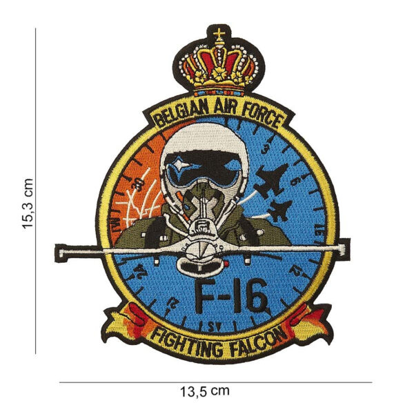 442306 792 75 01 <p>Dit stijlvolle embleem van de Belgische Luchtmacht, speciaal voor F-16 piloten, is een must-have voor elke luchtvaartliefhebber. Gemaakt van hoogwaardig stof, biedt het een gedetailleerde afwerking met zowel tekst als afbeelding. Dit embleem is perfect om je outfit een militaire uitstraling te geven of als verzamelobject. Beschikbaar in diverse kleuren, is het een uniek accessoire dat de trots van de Belgische luchtmacht weerspiegelt.</p>