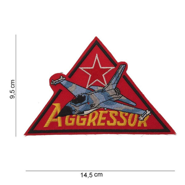 442306 802 75 01 <p>Het Embleem stof aggressor #5049 is een veelzijdig en stijlvol embleem dat perfect is voor elke militaire of outdoor outfit. Dit embleem is vervaardigd van hoogwaardige stof en beschikt over een opvallende tekst en afbeelding. Verkrijgbaar in diverse kleuren, biedt het de mogelijkheid om je uniekheid en stijl te benadrukken. Of je nu een verzamelaar bent of je uitrusting wilt personaliseren, dit embleem is een uitstekende keuze voor elke gelegenheid.</p>