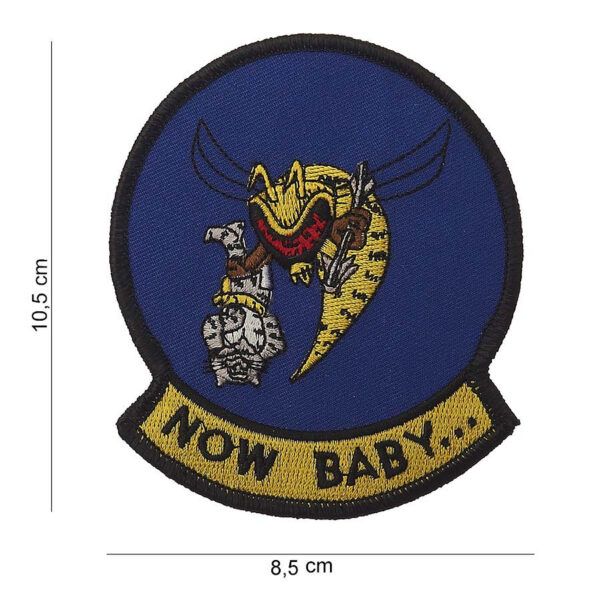 442306 809 75 01 <p>Ontdek ons stijlvolle Embleem stof 'now baby...' #5046, perfect voor het personaliseren van kleding en accessoires. Dit unieke embleem is gemaakt van hoogwaardige stof en beschikt over een pakkende tekst/afbeelding die een speelse touch toevoegt aan elke outfit. Verkrijgbaar in diverse kleuren, biedt dit embleem eindeloze mogelijkheden om je creativiteit te uiten. Voeg een persoonlijk accent toe aan je spullen met dit veelzijdige en trendy embleem.</p>