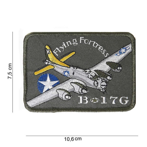 442306 813 75 01 <p>Dit prachtige embleem van de B17G Flying Fortress is vervaardigd van hoogwaardig stof en toont een gedetailleerde afbeelding met bijpassende tekst. Het is een must-have voor elke luchtvaartliefhebber of verzamelaar. Het embleem is beschikbaar in diverse kleuren en voegt een unieke touch toe aan kleding, tassen of andere accessoires. Laat je passie voor de luchtvaart zien met dit stijlvolle en veelzijdige embleem.</p>