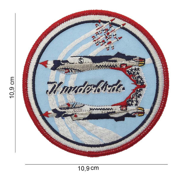442306 827 75 01 <p>Voeg een unieke touch toe aan je outfit met het Embleem stof thunderbird #5032. Dit hoogwaardige embleem met een opvallende afbeelding en tekst is perfect voor het personaliseren van kleding en uitrusting. Verkrijgbaar in diverse kleuren, biedt het embleem een veelzijdige optie voor elke stijl. Met zijn duurzame stof is het embleem niet alleen een stijlvolle toevoeging, maar ook een praktische keuze voor elke outdoor- of militaire liefhebber.</p>
