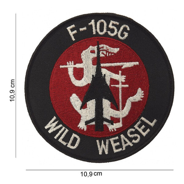 442306 828 75 01 <p>Ontdek het Embleem stof F-105G Wild Weasel #5033, een uniek en stijlvol accessoire voor elke militaire en outdoor liefhebber. Dit hoogwaardige embleem is vervaardigd van duurzaam stof en toont een gedetailleerde afbeelding en tekst die de iconische F-105G Wild Weasel vertegenwoordigen. Verkrijgbaar in diverse kleuren, is dit embleem perfect om je kleding of uitrusting een persoonlijke touch te geven. Voeg dit opvallende stuk toe aan je collectie en laat je passie voor luchtvaartgeschiedenis zien.</p>