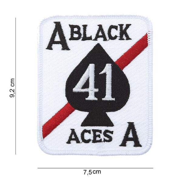 442306 831 75 01 <p>Het Embleem stof Black Aces #5036 is een opvallend en veelzijdig embleem met een unieke tekst en afbeelding. Gemaakt van hoogwaardige stof, is dit embleem perfect voor het personaliseren van je kleding of uitrusting. Verkrijgbaar in diverse kleuren, biedt het de mogelijkheid om je stijl aan te passen en je individualiteit te tonen. Dit embleem is een must-have voor elke outdoor- en militaire enthousiasteling die zijn of haar look wil versterken.</p>