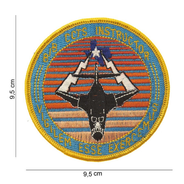 442306 842 75 01 <p>Het Embleem stof bib ccts intruc. #4082 is een stijlvol en veelzijdig embleem met een unieke tekst en afbeelding, vervaardigd van hoogwaardige stof. Dit embleem is verkrijgbaar in diverse kleuren, waardoor het perfect is om je outfit of uitrusting een persoonlijke touch te geven. Ideaal voor militaire en outdoor activiteiten, biedt dit embleem een combinatie van functionaliteit en esthetiek. Voeg dit embleem toe aan je collectie en maak een statement!</p>