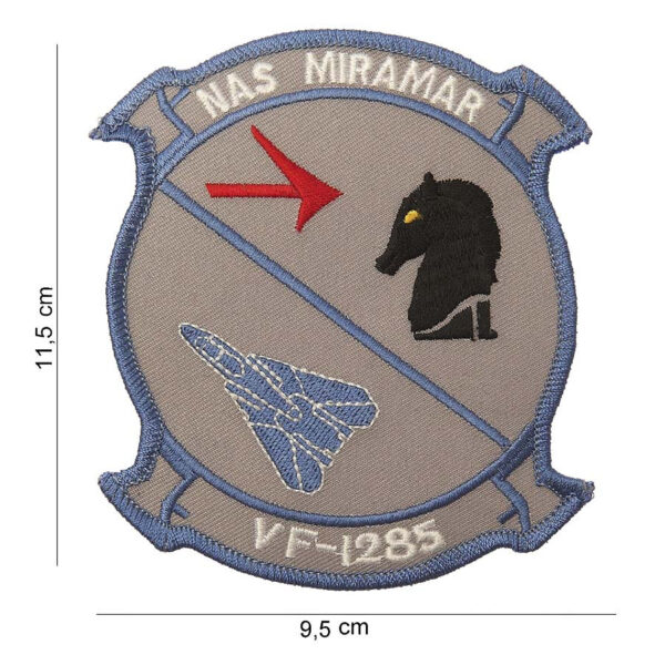 442306 859 75 01 <p>Het Embleem stof nas miramar VF-1285 #4056 is een hoogwaardige, veelzijdige toevoeging aan uw militaire of outdoor uitrusting. Dit stijlvolle embleem is vervaardigd van duurzaam stof en voorzien van een aantrekkelijke tekst en afbeelding, waardoor het niet alleen functioneel maar ook een echte blikvanger is. Verkrijgbaar in diverse kleuren, dit embleem laat zich eenvoudig combineren met verschillende kledingstukken en accessoires. Perfect voor zowel verzamelaars als actieve buitenliefhebbers die kwaliteit en design waarderen.</p>