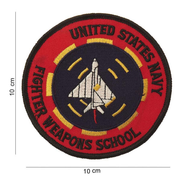 442306 873 75 01 <p>Dit hoogwaardige embleem van de United States Navy Fighter Weapons School (#4029) is vervaardigd van duurzame stof en is een perfecte toevoeging voor elke militaire of outdoor outfit. Met diverse beschikbare kleuren en een universele maat past dit embleem gemakkelijk op jassen, rugzakken of petten. Laat jouw trots voor de luchtmacht zien met dit unieke en gedetailleerde embleem dat niet alleen stijlvol is, maar ook een eerbetoon aan de militaire traditie. Perfect voor verzamelaars en liefhebbers van de luchtvaart.</p>