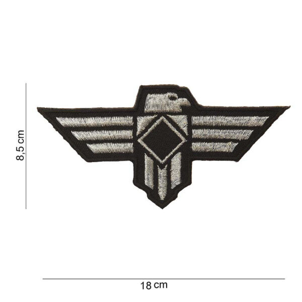 442306 979 75 01 <p>Dit stijlvolle embleem met een zwarte en grijze adelaar is een perfecte aanvulling voor uw militaire of outdoor uitrusting. Gemaakt van hoogwaardig stof, biedt het embleem zowel duurzaamheid als een opvallende uitstraling. Met de gedetailleerde afbeelding en tekst is dit embleem ideaal voor op kleding, tassen of andere accessoires. Laat uw persoonlijke stijl zien met dit veelzijdige embleem, dat beschikbaar is in diverse kleuren.</p>