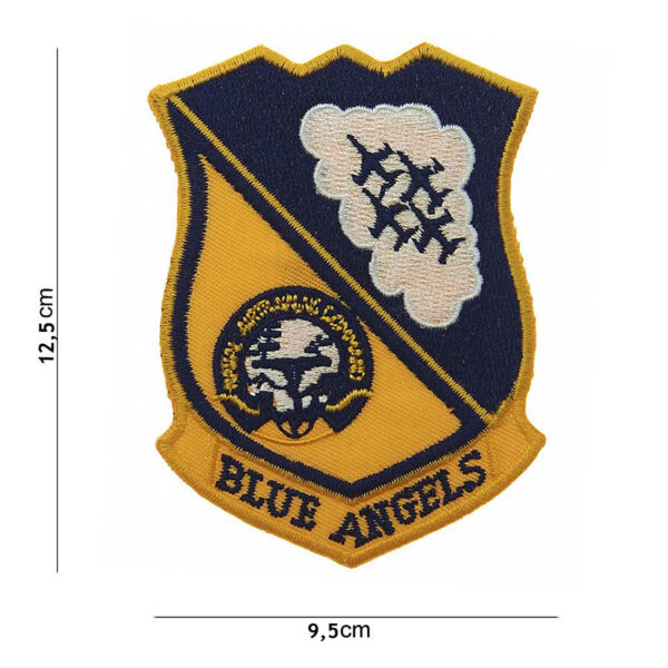 442306 995 75 01 <p>Het Embleem stof Blue Angels #4074 is een hoogwaardige en stijlvolle toevoeging aan elke outfit of uitrusting. Dit embleem, vervaardigd uit duurzaam stof, toont een unieke combinatie van tekst en afbeelding die de identiteit van de Blue Angels vastlegt. Verkrijgbaar in diverse kleuren, biedt dit embleem een perfecte manier om uw persoonlijke stijl uit te drukken. Ideaal voor zowel militaire als outdoor toepassingen, dit embleem is een must-have voor elke verzamelaar of enthousiasteling.</p>