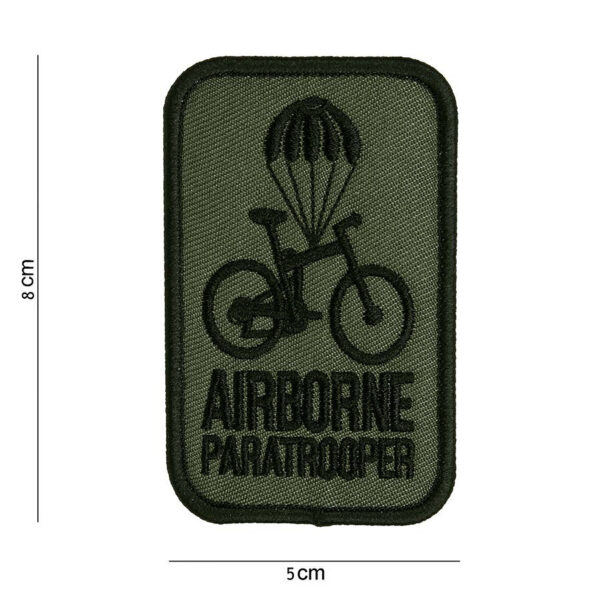442307 3263 99 01 <p>Til je militaire outfit naar een hoger niveau met het Embleem stof Paratrooper groen #3089. Dit hoogwaardige embleem is vervaardigd van duurzaam stof en bevat een gedetailleerde tekst en afbeelding die de geest van de parachutisten uitdrukt. Perfect voor op uniformen, rugzakken of andere outdoor uitrusting. Voeg een authentiek en trots element toe aan je gear en laat jouw stijl spreken.</p>
