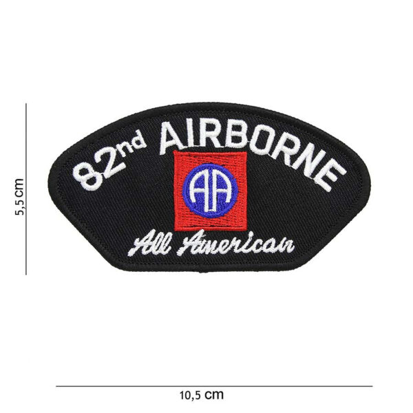 442307 3270 99 01 <p>Dit hoogwaardige embleem van de 82nd Airborne Division, ook wel bekend als 'All American', is vervaardigd van stevig stof en toont trots de iconische afbeelding en tekst. Deze divisie van het Amerikaanse leger staat bekend om zijn parachute-operaties en snelle inzetbaarheid wereldwijd. Met zijn rijke geschiedenis, die teruggaat tot de Eerste Wereldoorlog, is dit embleem een perfect accessoire voor militaire en outdoor liefhebbers die de erfenis van deze elite eenheid willen eren.</p>