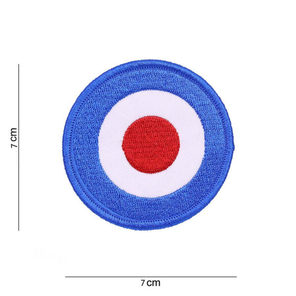 442307 3272 99 01 <p>Voeg een vleugje militaire stijl toe aan je outfit met het grote Air Force logo embleem. Dit hoogwaardige stoffen embleem toont het iconische rondel van de Britse luchtmacht, perfect voor het personaliseren van kleding, tassen of andere accessoires. Met een rijke geschiedenis die teruggaat tot 1915, is dit embleem niet alleen een decoratief element, maar ook een eerbetoon aan de trots en traditie van de luchtmacht. Een must-have voor elke militaire en outdoor liefhebber.</p>