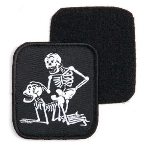 Embleem stof twee skeletten met klittenband #1058