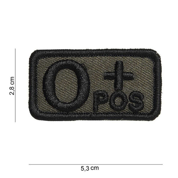 442318 3245 99 01 <p>Het Embleem stof bloedgroep O+positief groen #5077 is een praktisch en herkenbaar accessoire voor zowel militaire als outdoor activiteiten. Dit embleem is vervaardigd van stevig stof en voorzien van klittenband aan de achterzijde, waardoor het eenvoudig op kleding of uitrusting te bevestigen is. Met zijn duidelijke aanduiding van bloedgroep O+positief draagt het bij aan de veiligheid in noodsituaties. Een essentieel item voor iedereen die waarde hecht aan goede voorbereiding en zichtbaarheid.</p>