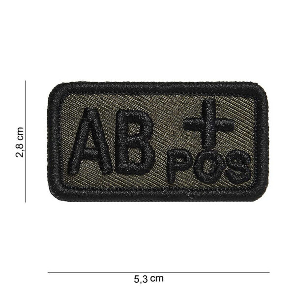 442318 3249 99 01 <p>Het Embleem stof bloedgroep AB+ positief groen #5080 is een functioneel en herkenbaar accessoire voor elke militaire of outdoor uitrusting. Dit embleem is vervaardigd uit hoogwaardig stof en is voorzien van klittenband aan de achterzijde, waardoor het eenvoudig op verschillende stoffen te bevestigen is. Met de duidelijke aanduiding van de bloedgroep AB+ positief is dit embleem niet alleen praktisch, maar ook levensreddend in noodsituaties. Een onmisbaar item voor elke professional of avonturier.</p>