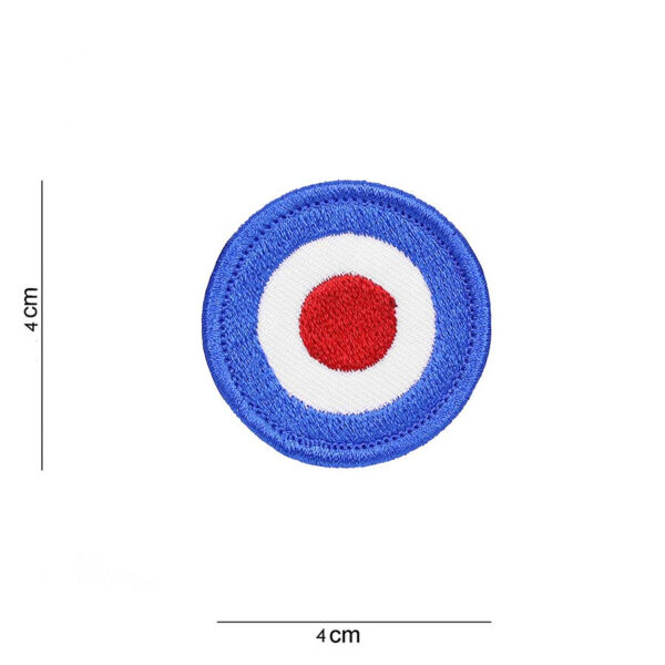 442318 3258 99 01 <p>Dit kleine embleem van stof met het Air Force logo is een perfecte aanvulling voor elke militaire of outdoor outfit. Het iconische ontwerp, geïnspireerd op het Britse luchtmachtinsigne, symboliseert trots en traditie. Met zijn hoogwaardige afwerking is het embleem ideaal om te bevestigen op uniformen, tassen of andere uitrusting. Geef je stijl een militaire touch en laat je liefde voor de luchtvaart zien met dit unieke embleem.</p>
