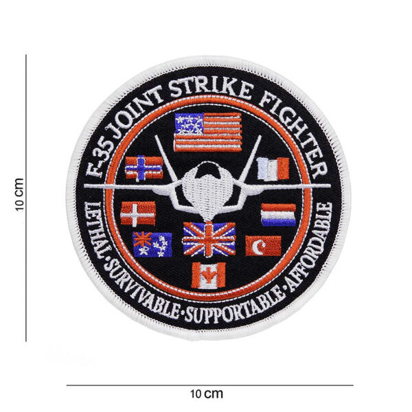 442320 3277 99 01 <p>Ontdek het stijlvolle embleem van de F-35 Joint Strike Fighter (#4055), vervaardigd uit hoogwaardig stof. Dit embleem met gedetailleerde tekst en afbeelding is perfect voor het personaliseren van kleding en uitrusting. Voeg een vleugje militaire flair toe aan je outfit of verzamelingen met dit authentieke embleem. Ideaal voor fans van luchtvaart en defensie, en een must-have voor elke serieuze verzamelaar.</p>