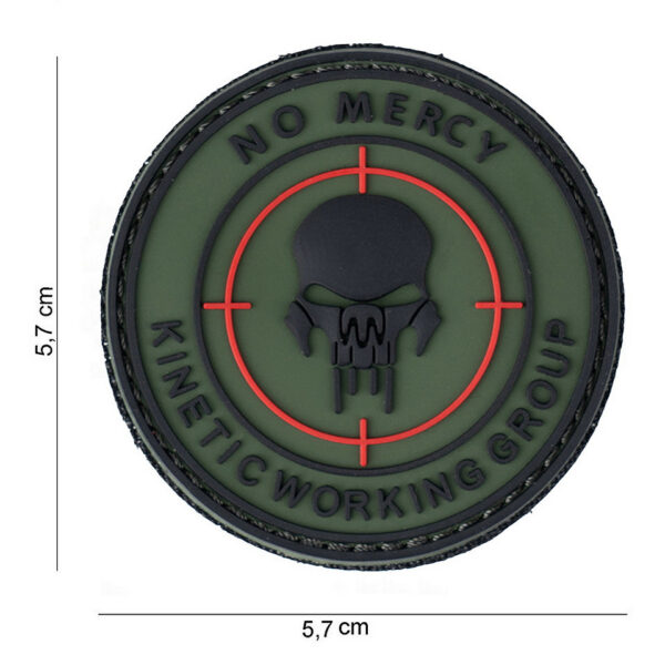 444100 3533 99 01 <p>Ontdek het unieke 3D PVC embleem van de Kinetic Working Group, model No Mercy #11166. Dit hoogwaardige embleem is perfect voor militaire en outdoor liefhebbers die hun uitrusting een persoonlijk tintje willen geven. Dankzij de klittenband aan de achterzijde is het embleem eenvoudig te bevestigen op jassen, tassen of andere uitrusting. Met zijn stoere uitstraling is dit embleem een must-have voor elke avonturier.</p>