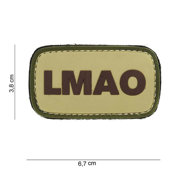 444100 3858 11 01 <p>Voeg een speelse touch toe aan je uitrusting met het Embleem 3D PVC LMAO #14003. Dit hoogwaardige embleem is vervaardigd van duurzaam PVC en is voorzien van een handige klittenband aan de achterzijde, zodat je het eenvoudig kunt bevestigen aan jassen, rugzakken of andere uitrusting. Verkrijgbaar in de kleur groen, is dit embleem perfect voor zowel militaire als outdoor liefhebbers die een unieke uitstraling willen creëren.</p>